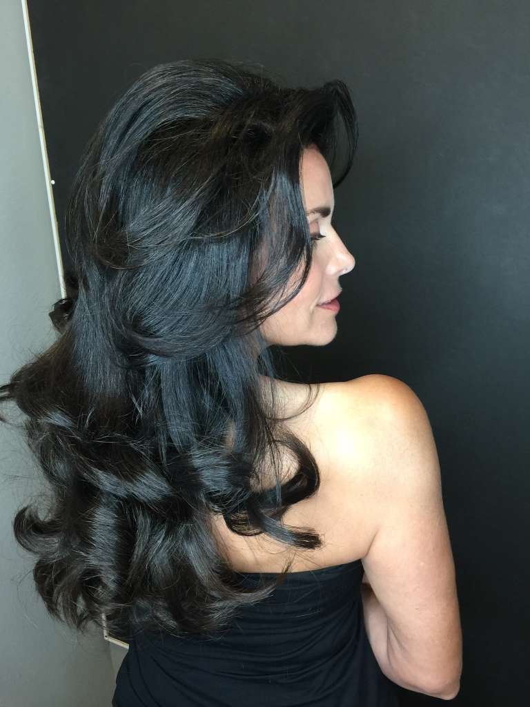 Dark glossy waves